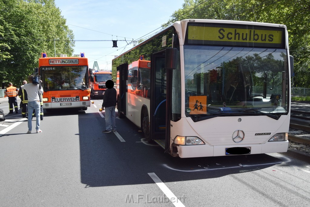 VU Schulbus Taxi Severinsbruecke Rich Innenstadt P16.JPG - Miklos Laubert